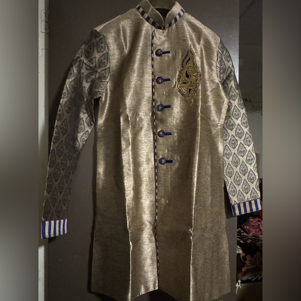 Indian sherwani outfit. Comes with pant. Size 38.